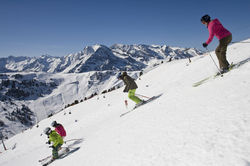 [Translate to English:] Skifahren im Zillertal
